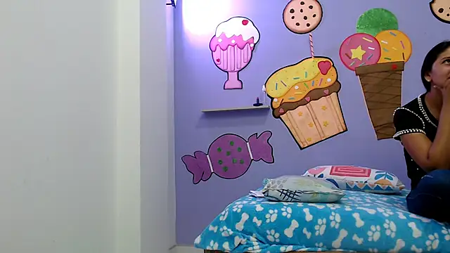 Snapshot of NOVAHOT98 chatting on 12.14.25 NOVAHOT98 online show from 12.14.25