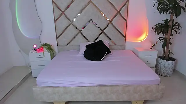 queenie staar online show from 02.08.26