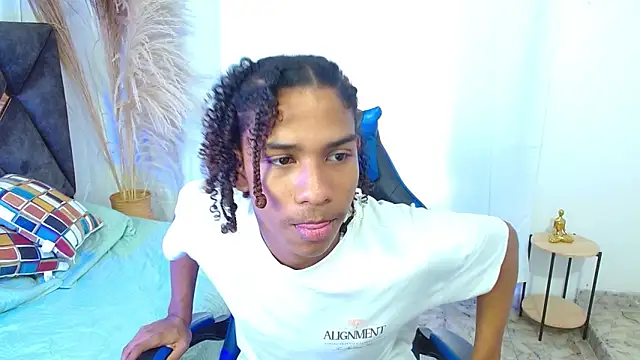 Snapshot of angelll18_ chatting on 12.18.25 angelll18 online show from 12.18.25