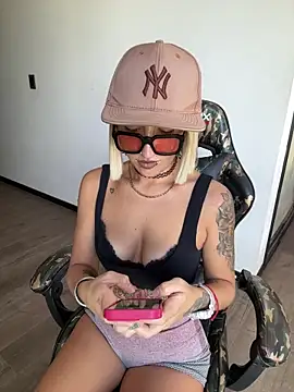 lolalatinaa online show from 02.20.26