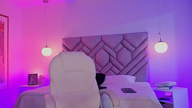 Snapshot of Milan_Corleone chatting on 12.15.25 Milan Corleone online show from 12.15.25