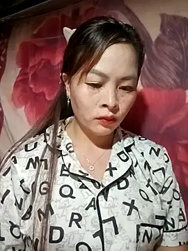 Snapshot of Mayly-s chatting on 12.16.25 Mayly-s online show from 12.16.25