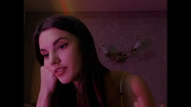 Snapshot of bellamwah chatting on 12.18.25 bellamwah online show from 12.18.25