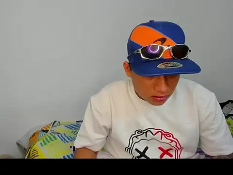 Snapshot of Yeusueue chatting on 12.18.25 Yeusueue online show from 12.18.25