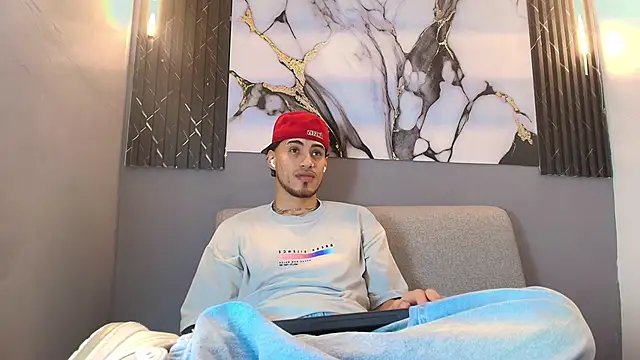 Snapshot of DAVIN_01 chatting on 12.15.25 DAVIN 01 online show from 12.15.25