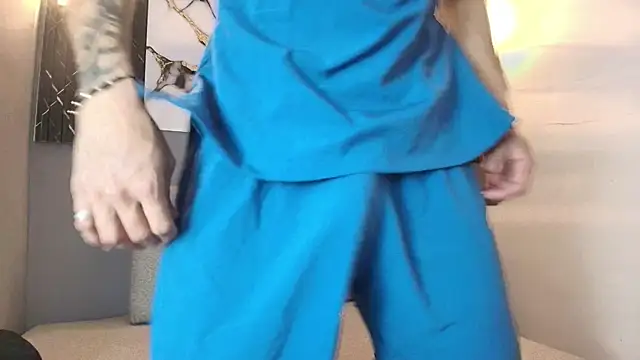 Snapshot of DAVIN_01 chatting on 12.16.25 DAVIN 01 online show from 12.16.25