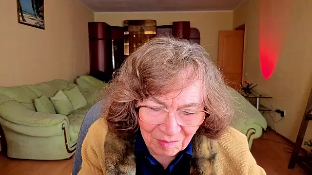 Snapshot of Betty_Bricks chatting on 12.14.25 Betty Bricks online show from 12.14.25