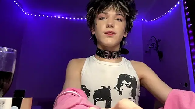 Snapshot of MilesGrays chatting on 12.20.25 MilesGrays online show from 12.20.25