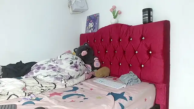 Snapshot of Cristal_Very_Dirty chatting on 12.18.25 Cristal Very Dirty online show from 12.18.25