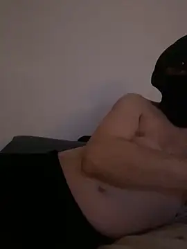 Snapshot of heyimbig chatting on 12.14.25 heyimbig online show from 12.14.25