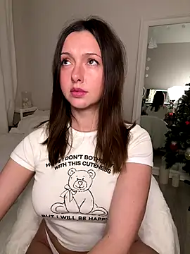 Snapshot of makemecumbb_ chatting on 12.16.25 makemecumbb online show from 12.16.25