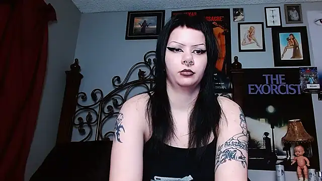 Snapshot of Bettieee_Agura chatting on 12.18.25 Bettieee Agura online show from 12.18.25