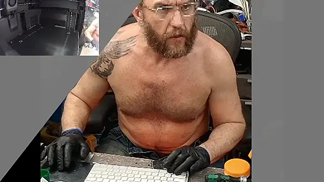 Snapshot of HouseOfHans chatting on 01.09.26 HouseOfHans online show from 01.09.26