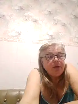 Snapshot of LinaLight88 chatting on 05.14.26 LinaLight88 online show from 05.14.26