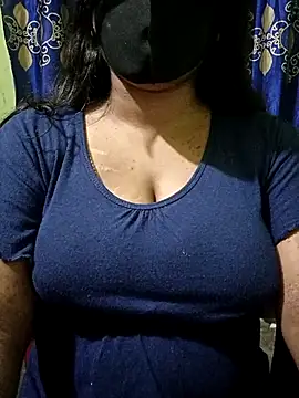 Queen-Tisha-Moni online show from 12.15.25