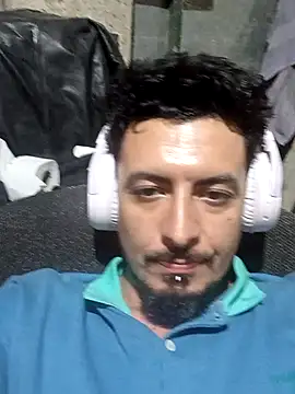 Snapshot of Tincho29 chatting on 12.14.25 Tincho29 online show from 12.14.25