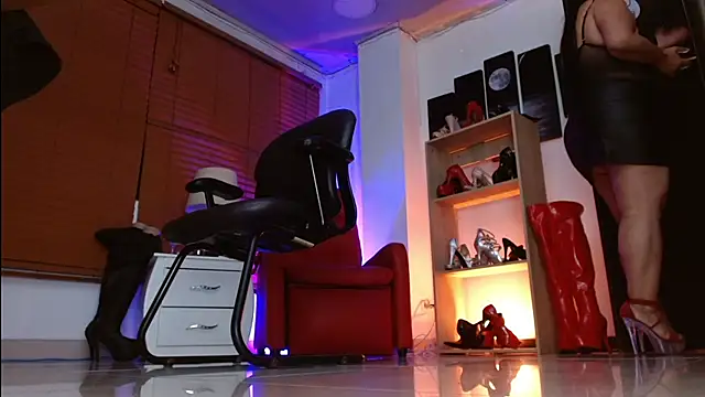 paola xm online show from 11.26.25