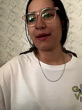 Snapshot of Val12777 chatting on 12.16.25 Val12777 online show from 12.16.25