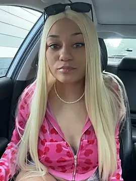 Snapshot of SassyDolphin chatting on 12.17.25 SassyDolphin online show from 12.17.25