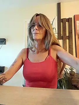 Snapshot of Sacha_Scorp chatting on 12.17.25 Sacha Scorp online show from 12.17.25