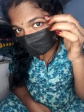 Snapshot of tamilsaisree chatting on 12.20.25 tamilsaisree online show from 12.20.25