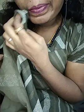 Snapshot of tamilsaisree chatting on 07.31.26 tamilsaisree online show from 07.31.26