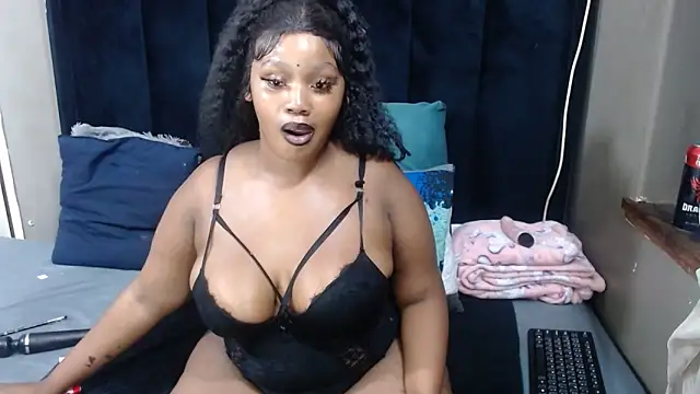 Snapshot of THICKBARBIE32 chatting on 05.13.26 THICKBARBIE32 online show from 05.13.26