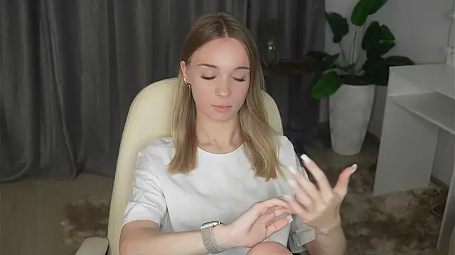 Snapshot of RobbiMeckler chatting on 12.17.25 RobbiMeckler online show from 12.17.25