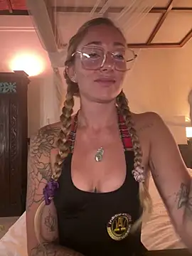 OpheliaRoxx online show from 12.22.25