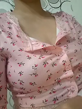 Snapshot of Emilyhomegirl1 chatting on 12.17.25 Emilyhomegirl1 online show from 12.17.25