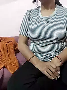 Snapshot of QSMTCNNT chatting on 12.15.25 QSMTCNNT online show from 12.15.25