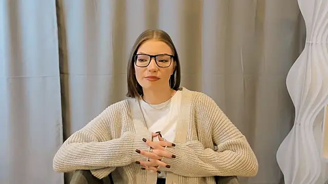 Snapshot of JeaneneWoltz chatting on 12.16.25 JeaneneWoltz online show from 12.16.25