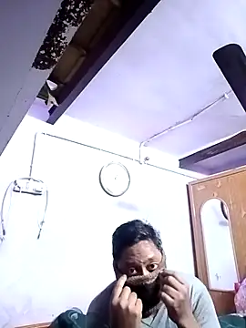 Snapshot of Caterosee chatting on 12.20.25 Caterosee online show from 12.20.25