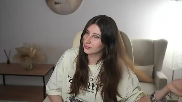 Snapshot of AudieHornback chatting on 12.17.25 AudieHornback online show from 12.17.25