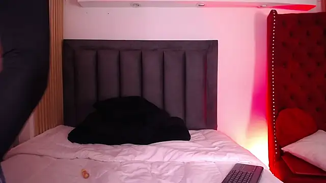 TransDivaSantana online show from 04.18.26