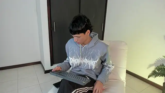 Snapshot of im_ralff chatting on 05.16.26 im ralff online show from 05.16.26