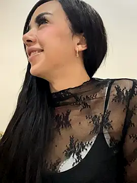 Snapshot of Moroi45 chatting on 12.16.25 Moroi45 online show from 12.16.25