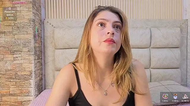 Snapshot of AngieLuxx_ chatting on 12.18.25 AngieLuxx online show from 12.18.25