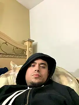 Snapshot of burberrydreams chatting on 12.16.25 burberrydreams online show from 12.16.25