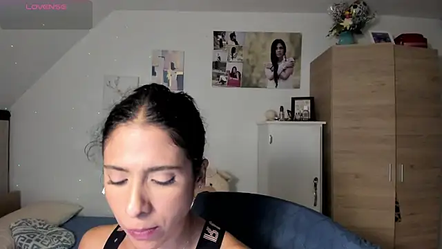 Snapshot of VEROSlen- chatting on 02.26.26 VEROSlen- online show from 02.26.26