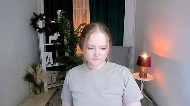 Snapshot of Yennefer__ chatting on 12.17.25 Yennefer online show from 12.17.25