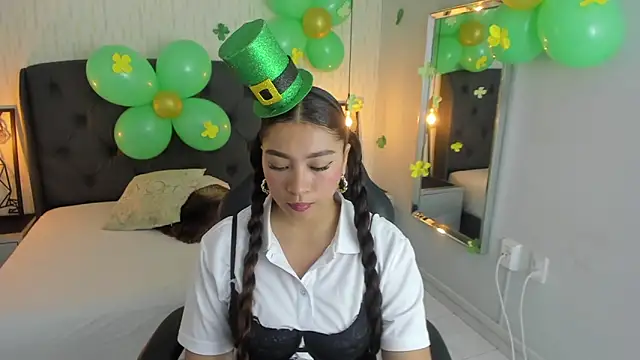 Snapshot of angelinemore chatting on 03.17.26 angelinemore online show from 03.17.26