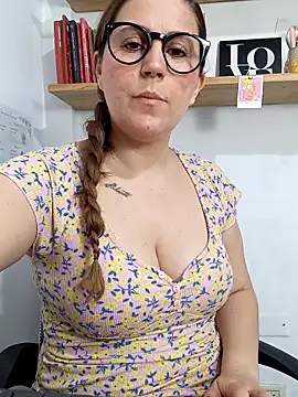 SofiEsteves online show from 04.18.26