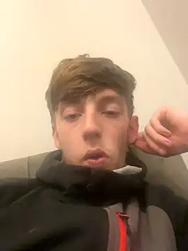 Snapshot of hungdomlad chatting on 12.16.25 hungdomlad online show from 12.16.25