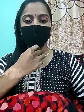 Snapshot of Oporajita_07 chatting on 12.16.25 Oporajita 07 online show from 12.16.25