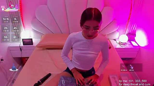 Snapshot of Ary__cherry chatting on 12.17.25 Ary cherry online show from 12.17.25