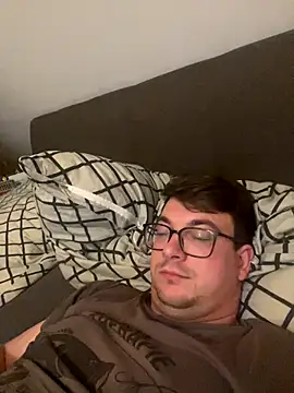 domigeil10 online show from 12.16.25