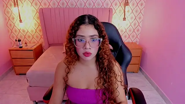 SIENNA FOX4 online show from 03.26.26