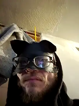 Snapshot of Sinuel chatting on 12.19.25 Sinuel online show from 12.19.25