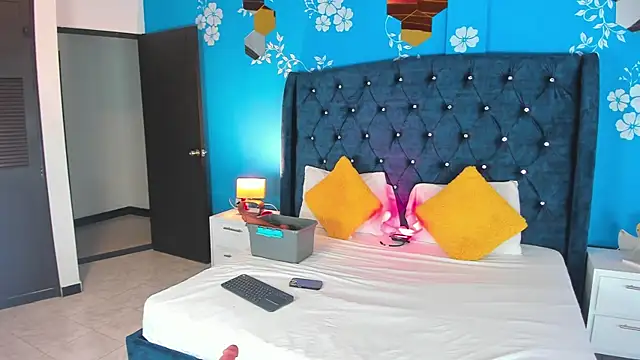 Issa Clark01 online show from 02.13.26